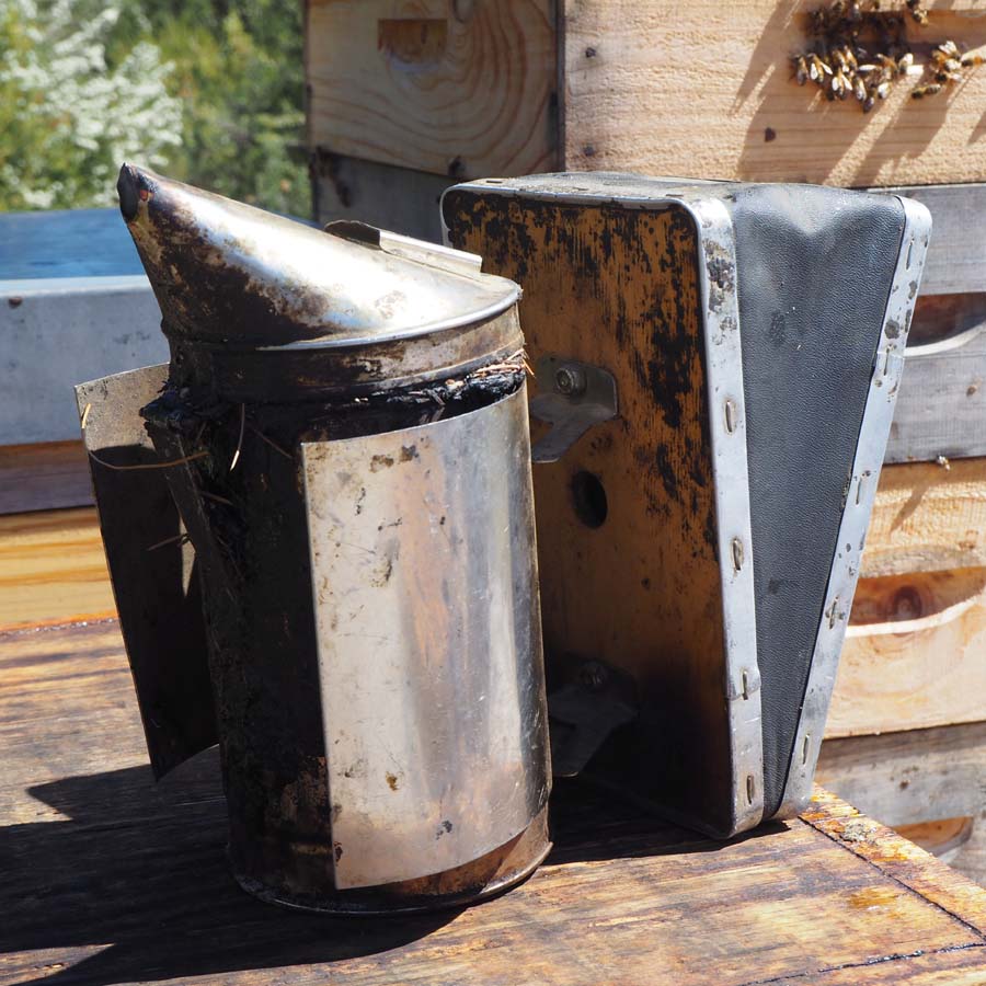 Beekeeper's smoker